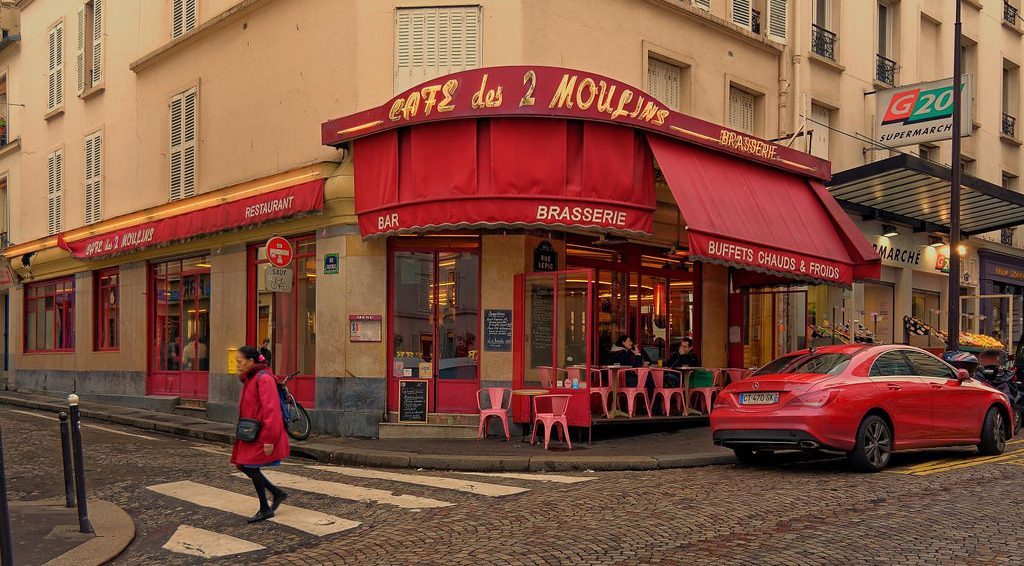 Cafe des 2 Moulins. 